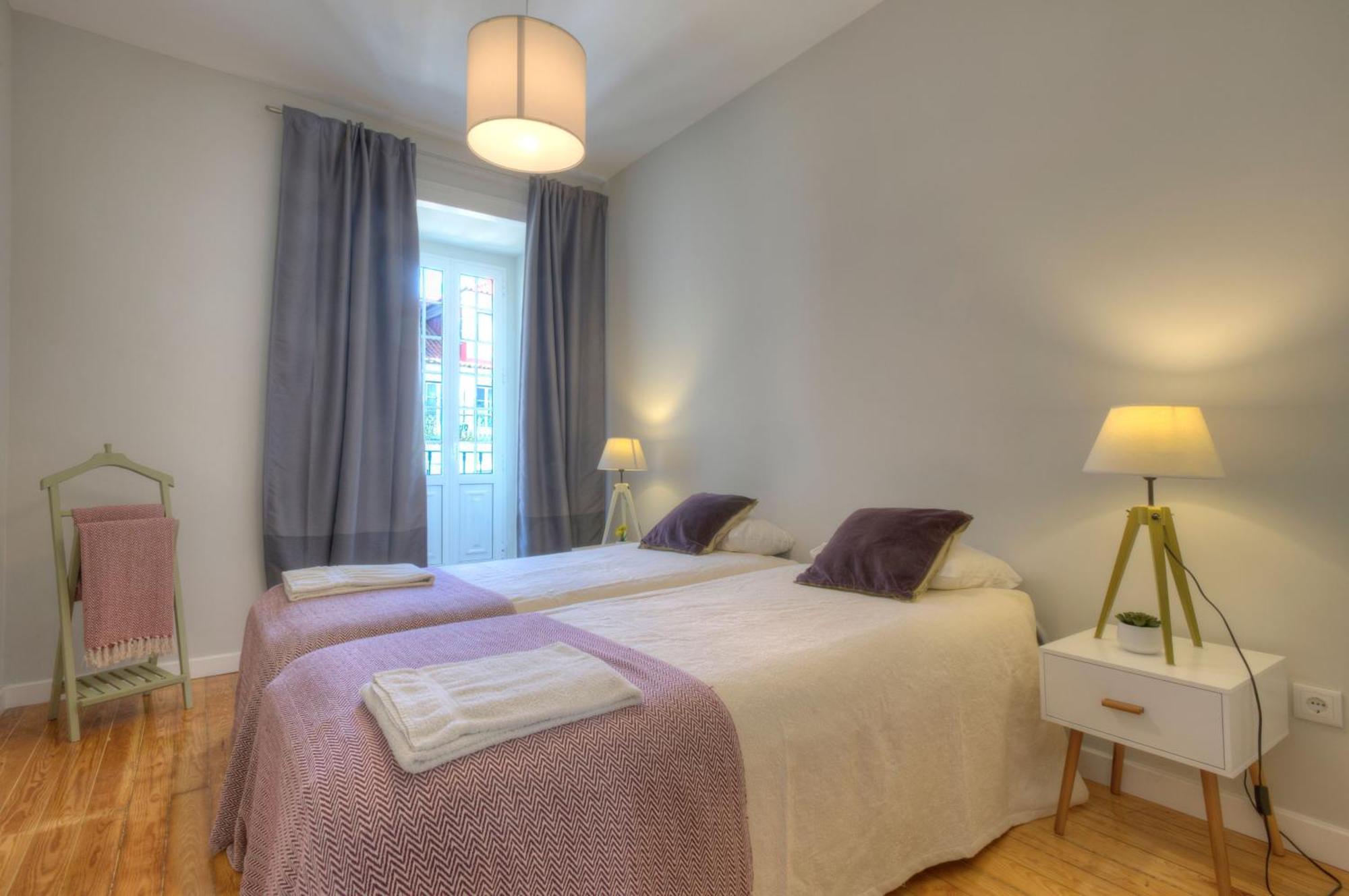 Fuer 13 Personenund 1 Kind In Lissabon, Regiao De Costa De Apartment *