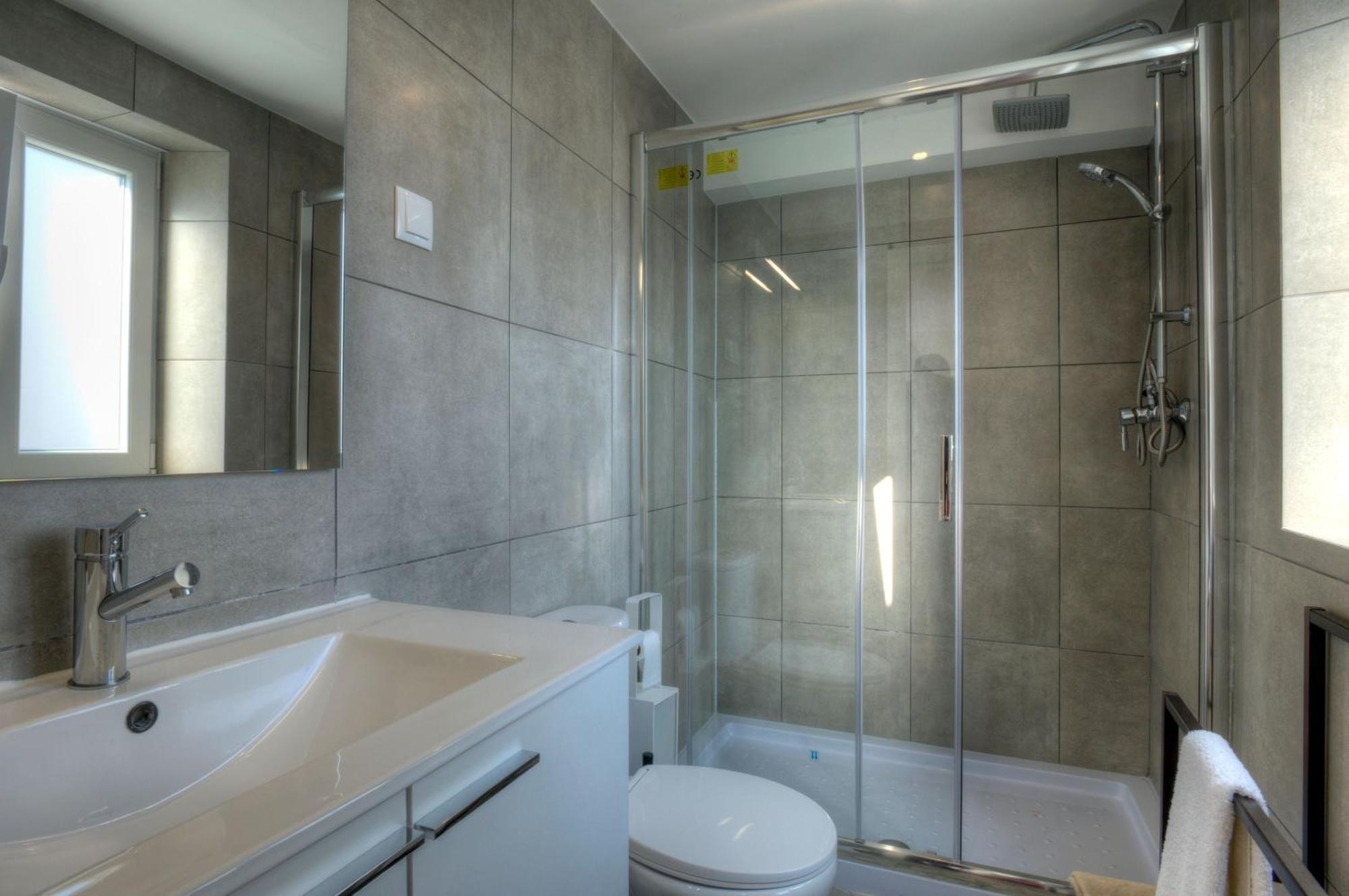 Fuer 13 Personenund 1 Kind In Lissabon, Regiao De Costa De Apartment Lissabon
